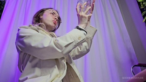 GoddessKayQueen - Giant Alien Goddess 2 - The Scientist Milks You Dry